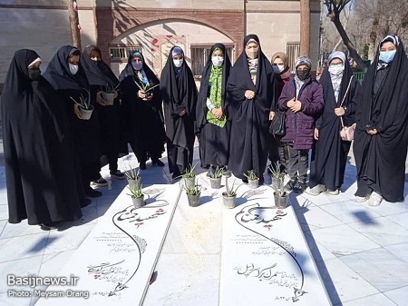 اردوی علمی باغ موزه نگارستان، کاشت نهال و غبار روبی مزار شهدا در دهه فجر