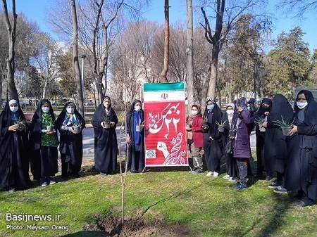 اردوی علمی باغ موزه نگارستان، کاشت نهال و غبار روبی مزار شهدا در دهه فجر