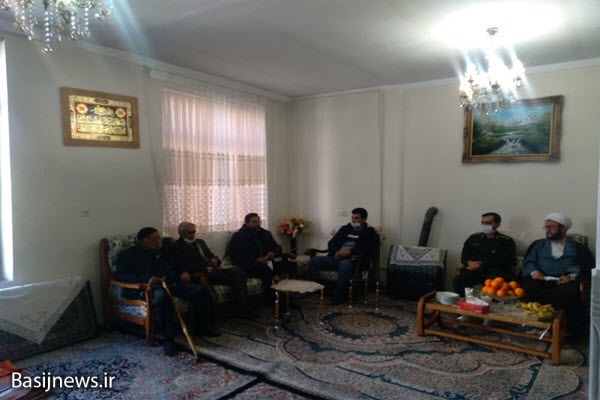 دیدار مسئول بسیج جامعه زنان بهار با خانواده شهیده موسوی