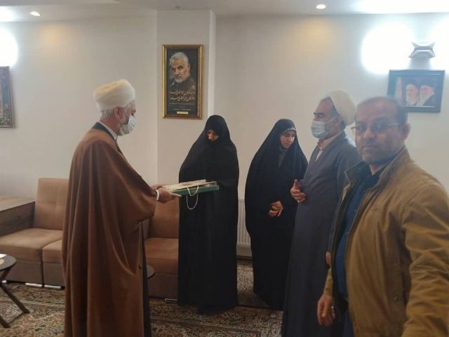 درپایان این دیدار ها با اهداء هدیه از زحمات و صبر و شکیبایی&nbsp; این بزرگواران تقدیر شد