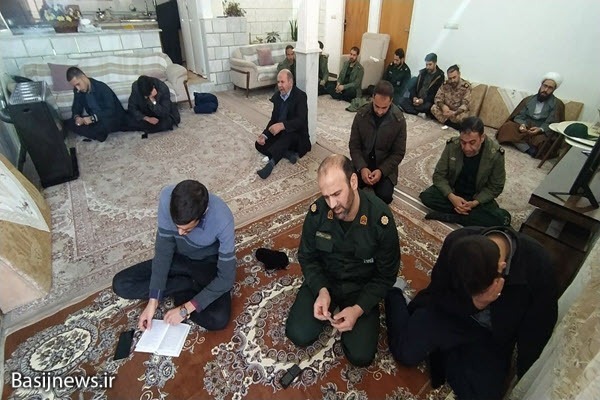 دیدار جمعی از بسیجیان نهاوند با خانواده شهید «احمد شوهانی»+تصاویر دیدار جمعی از بسیجیان نهاوند با خانواده شهید «احمد شوهانی»+تصاویر
