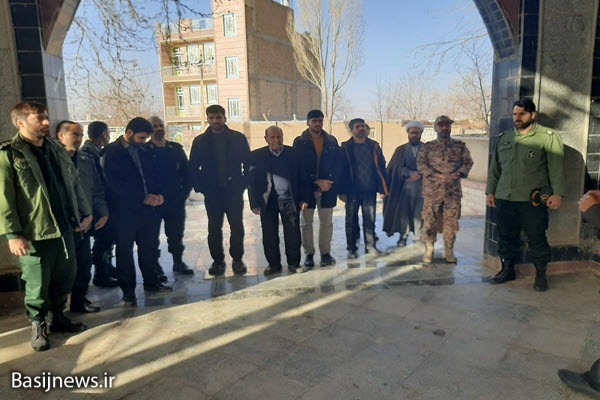 دیدار جمعی از بسیجیان نهاوند با خانواده شهید «احمد شوهانی»+تصاویر دیدار جمعی از بسیجیان نهاوند با خانواده شهید «احمد شوهانی»+تصاویر