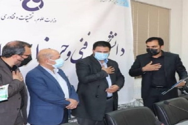 رونمایی از ۱۵ اثر و کتاب اعضای کلینیک صنعتی و کانون بسیج مهندسین صنعت ناحیه ثارالله (ع) شیراز انجام شد