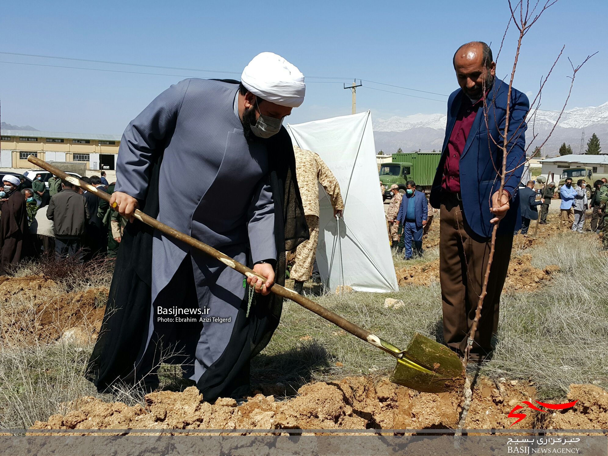 آیین درختکاری در بوستان شهدای تیپ ۴۸ فتح برگزار شد/سردار حکمتیان: غرس ۲۵۰۰ اصله نهال توسط تیپ ۴۸ فتح /  استاندار: ۶۰ درصد جنگل های بلوط کهگیلویه و بویراحمد از بین رفته اند