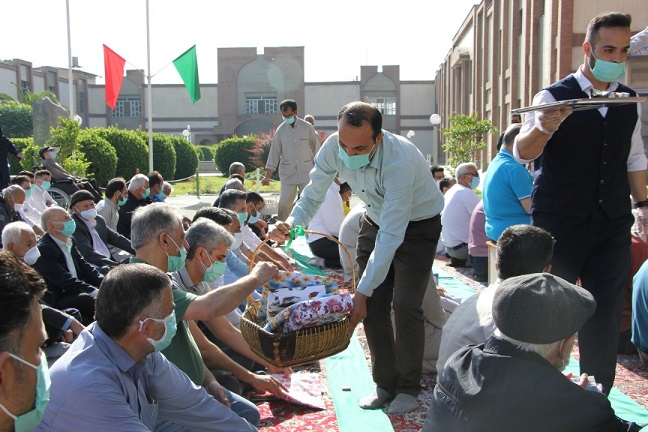 اقامه نماز عید سعید فطر در آسایشگاه خیریه کهریزک اقامه نماز عید سعید فطر در آسایشگاه خیریه کهریزک