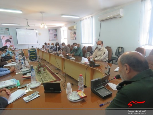 تجلیل از کارشناس روابط عمومی آموزش و پرورش و فرهنگیان عرصه ارتباطات شهرستان دشتستان