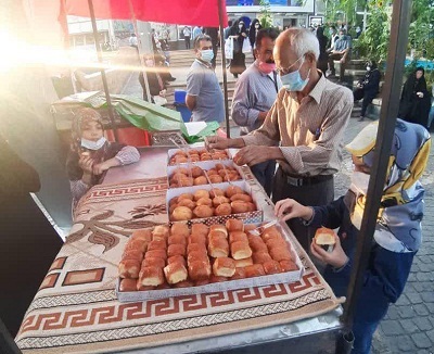 برپایی ایستگاه صلواتی توزیع شیرینی و شربت و توزیع رایگان ماسک
