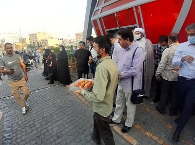 برپایی ایستگاه صلواتی توزیع شیرینی و شربت و توزیع رایگان ماسک