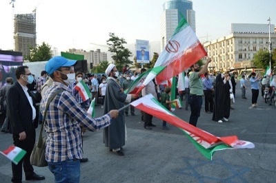 برپایی ایستگاه صلواتی توزیع شیرینی و شربت و توزیع رایگان ماسک