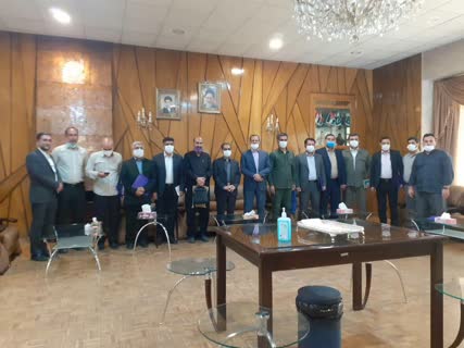 همه نگاه ها به سوی ارباب رجوع