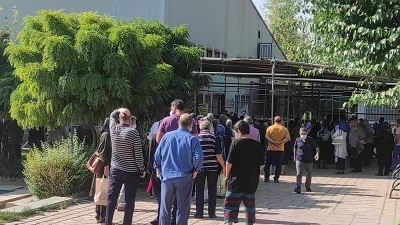 همکاری بسیجیان حوزه ۳۰۸ ناحیه امام خمینی (ره) در واکسیناسیون ساکنین منطقه ۱۲ تهران