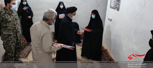 دیدار با خانواده شهید بادروحیان در دلوار دیدار با خانواده شهید بادروحیان در دلوار
