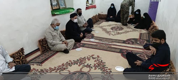 دیدار با خانواده شهید بادروحیان در دلوار دیدار با خانواده شهید بادروحیان در دلوار