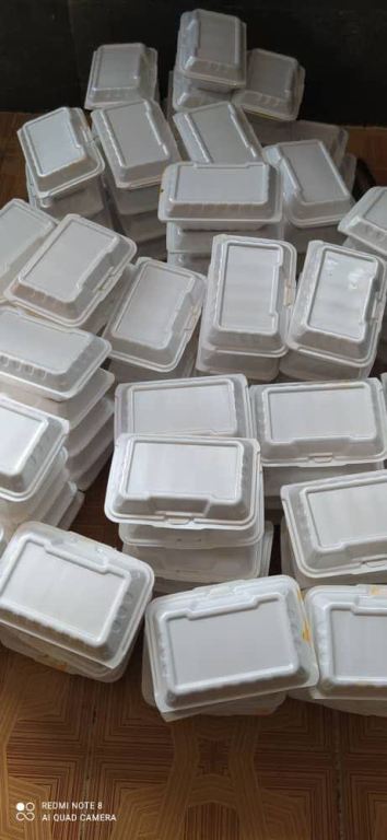 تهیه و طبخ 3400 پرس غذای گرم و توزیع در بین نیازمندان سمیرمی  .