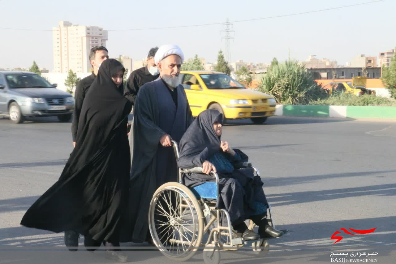پیاده&zwnj;روی جاماندگان اربعین حسینی در قم برگزار شد