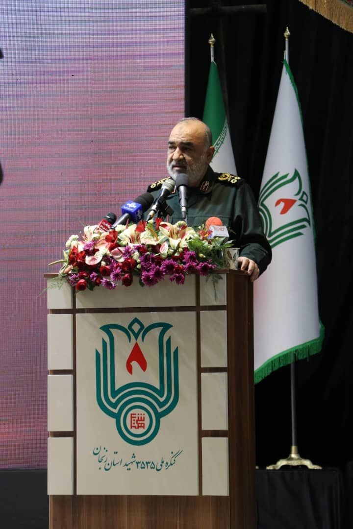 امروز به برکت وجود رهبر فرزانه انقلاب میدان جهاد از جوانان پرشور مملو گشته است
