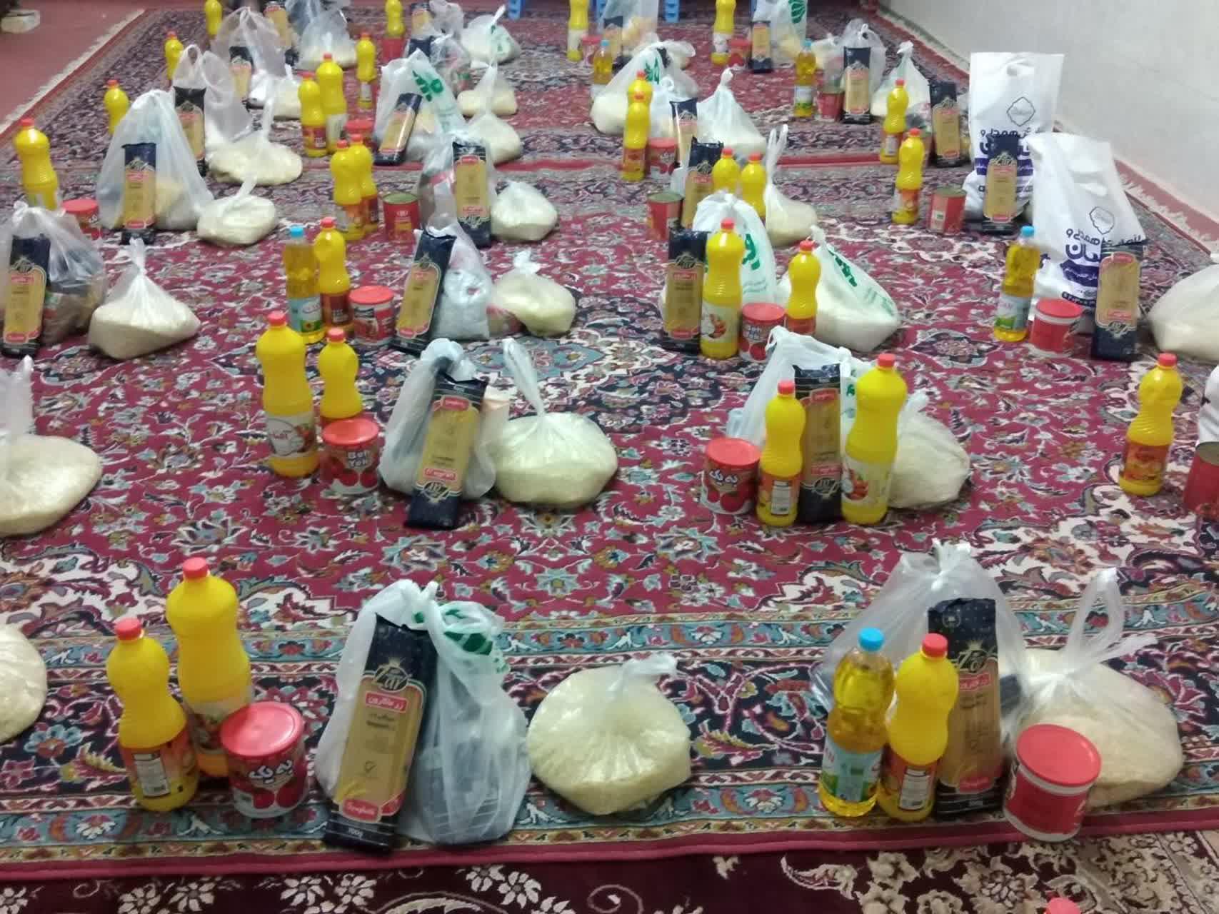بازدید از غرفه محلی بسیجیان صندوق مردم یار حوزه عشایری/ تهیه و توزیع ۳۰ بسته معیشتی برای نیازمندان