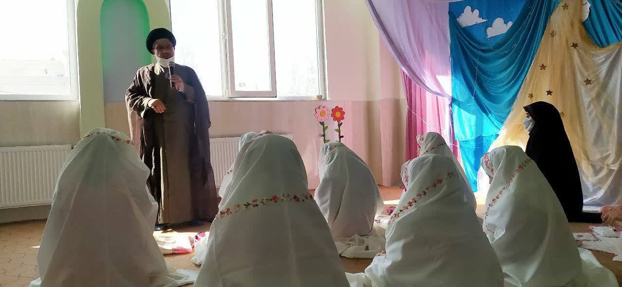 جشن تكليف دانش آموزان دختر مدرسه راهيان كوثر ابهر برگزار شد+تصاوير جشن تكليف دانش آموزان دختر مدرسه راهيان كوثر ابهر برگزار شد+تصاوير
