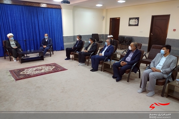 دانشگاه آزاد از ظرفیت استان بوشهر برای شهرک داروسازی دریایی استفاده کند