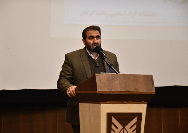 سفیر دانش ما دانشجو است/فردی که احساس مسئولیت بکند تفکرش، تفکر انقلابی است.