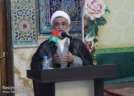 راه حل علاج مشکلات کشور، حضور جهادی جوانان انقلابی در عرصه های مختلف است