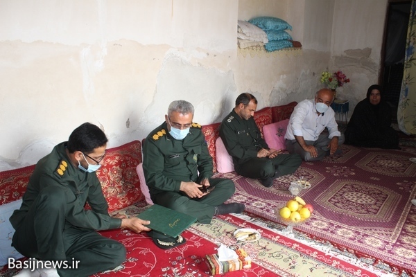 سرکشی از خانواده شهید غلامرضا پینو در دلوار