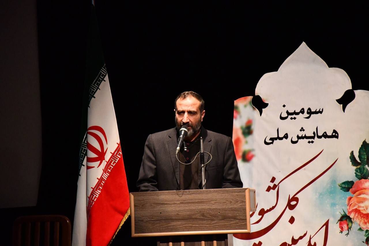 شیعه انگلیسی و سنی وهابی دو لبه یک قیچی اند / گلستان رنگین کمان اقوام و نماد وحدت است
