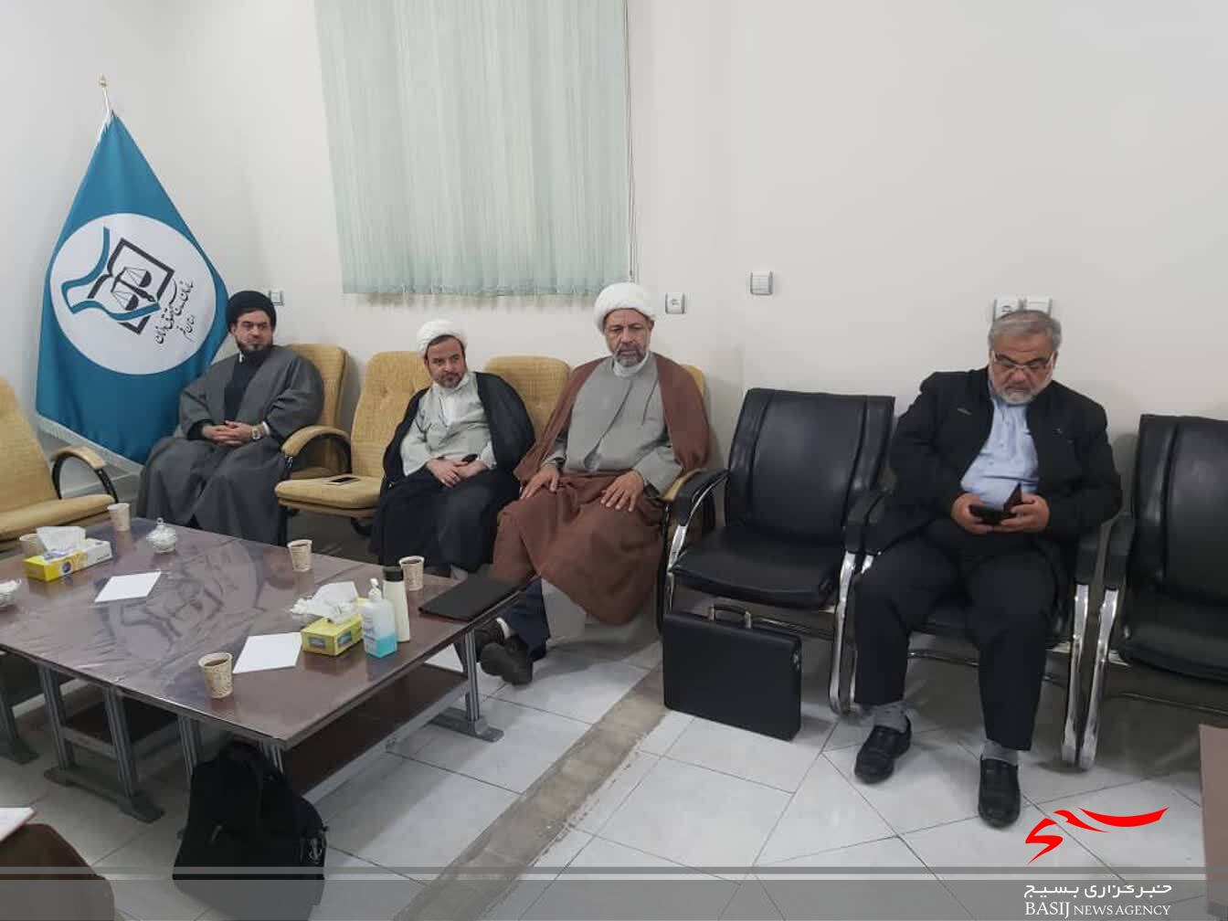 نشست هم اندیشی اساتید و نخبگان بسیج حقوقدانان استان قم برگزار شد نشست هم اندیشی اساتید و نخبگان بسیج حقوقدانان استان قم برگزار شد