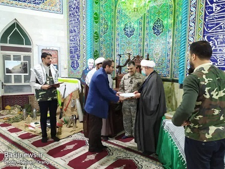 کلاس های معارف و اخلاق به صورت هفتگی در مسجد برگزار می شود