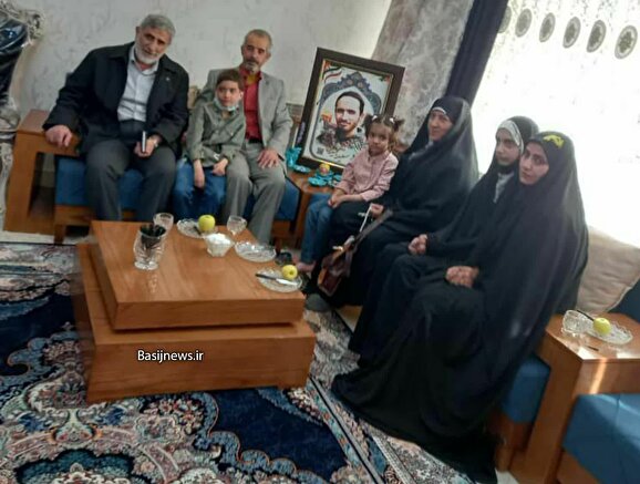 سردار قاآنی با خانواده شهید مدافع حرم &laquo;سعید مجیدی&raquo; دیدار کرد