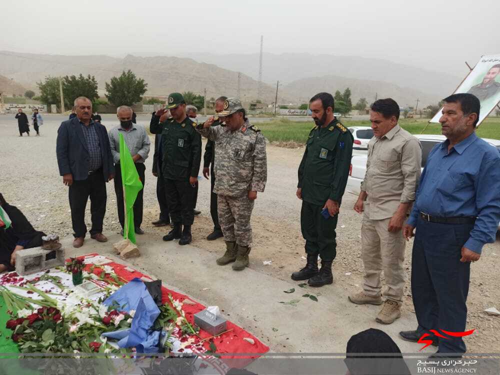 ادای احترام فرمانده تیپ ۴۸ فتح به مقام شهید نوید موسوی/ سردار حکمتیان: شهید موسوی با خدا معامله کرد