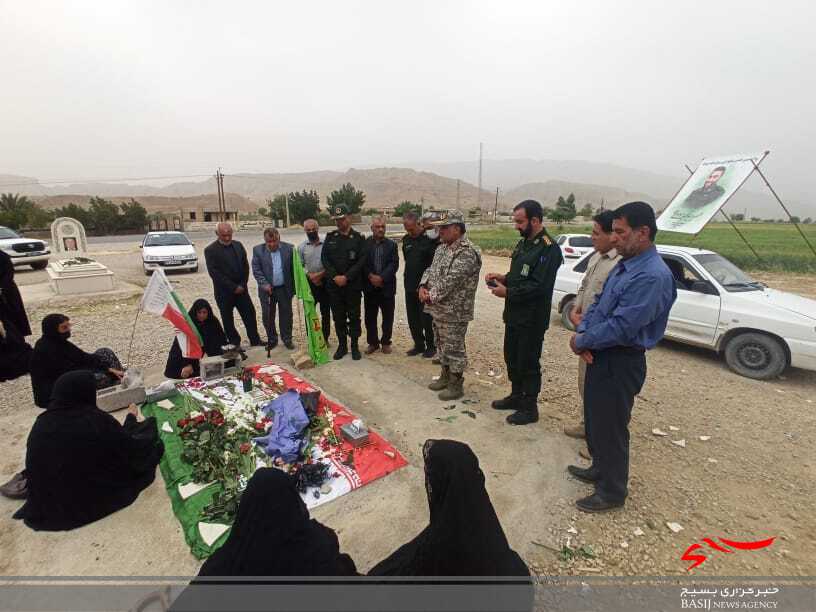 ادای احترام فرمانده تیپ ۴۸ فتح به مقام شهید نوید موسوی/ سردار حکمتیان: شهید موسوی با خدا معامله کرد