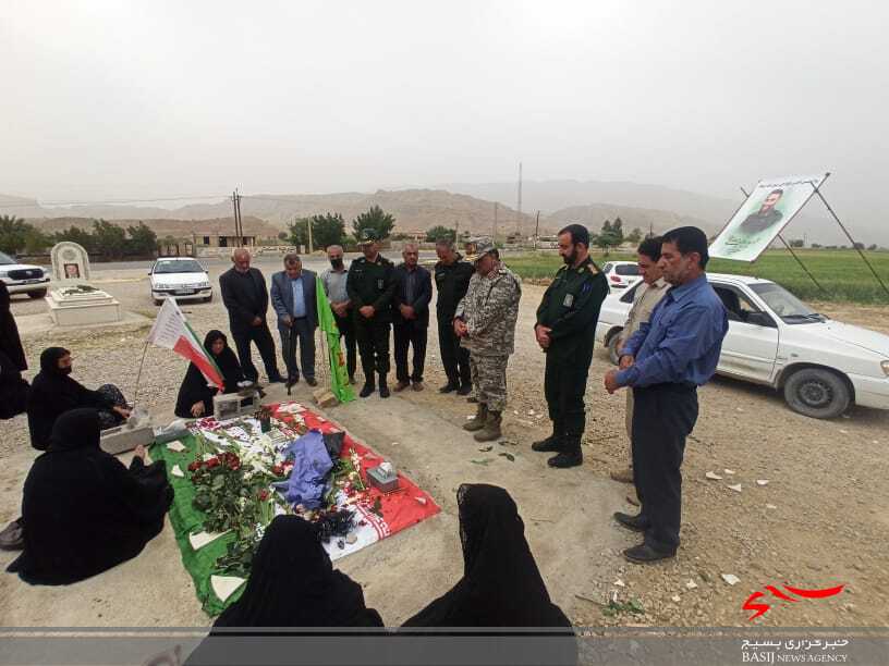 ادای احترام فرمانده تیپ ۴۸ فتح به مقام شهید نوید موسوی/ سردار حکمتیان: شهید موسوی با خدا معامله کرد