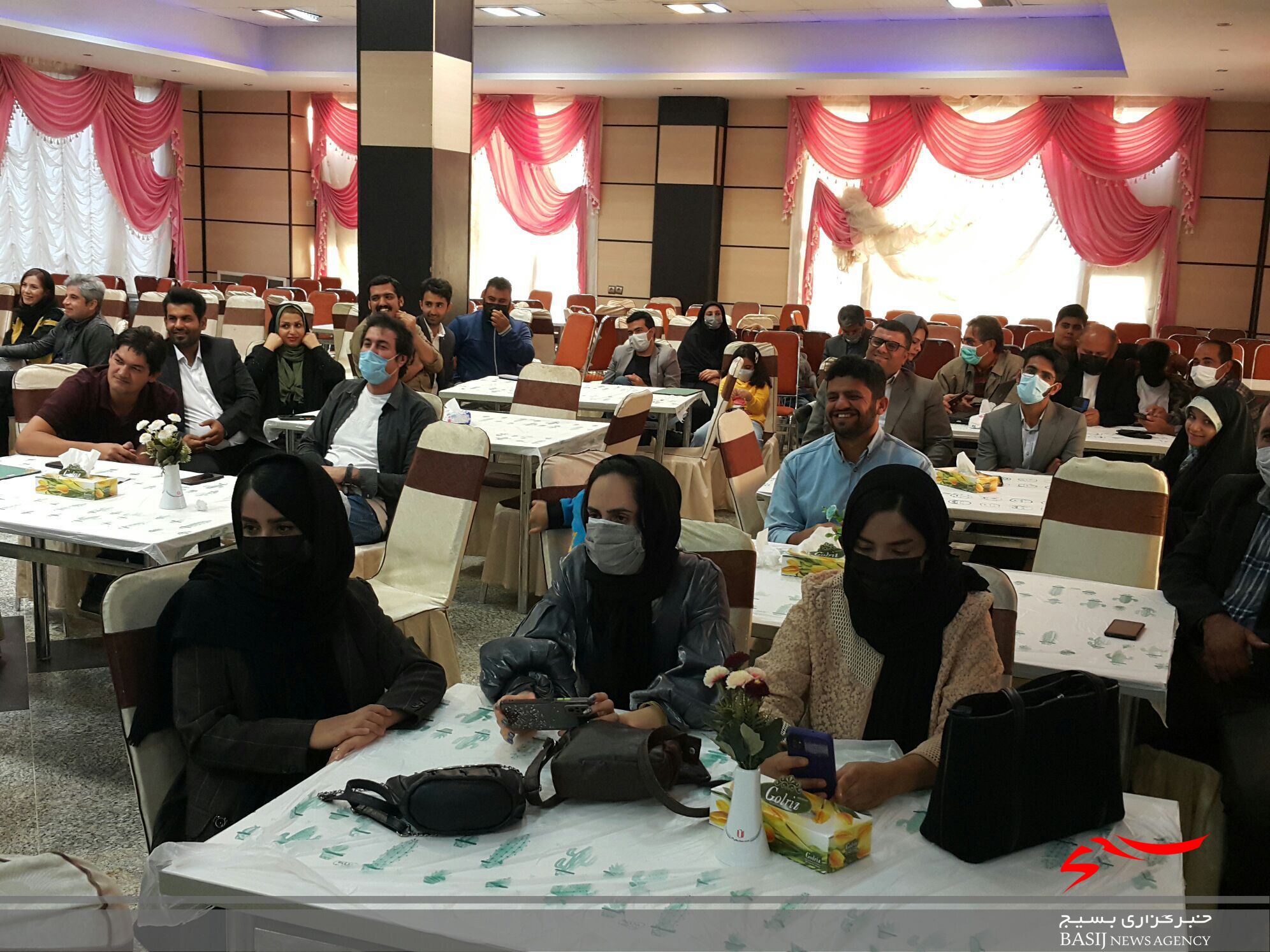 هنرمندان برگزیده سال ۱۴۰۰ کهگیلویه و بویراحمد تجلیل شدند+(تصاویر )
