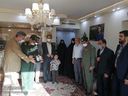 بازدید از خانواده شهید مدافع حرم امین کریمی