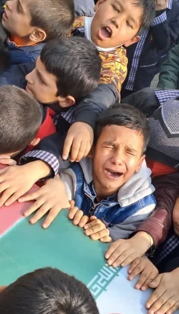 تشییع پیکر مطهر شهدای گمنام در مدارس منطقه ۱۲ تهران
