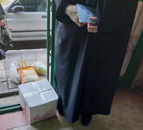 توزیع بسته های ارزاق بین نیازمندان ویژه شب یلدا