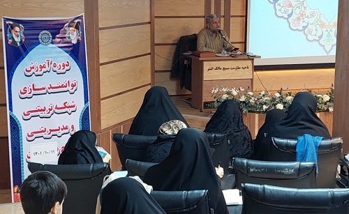 برگزاری دوره توانمندسازی سرگروه های صالحین در ناحیه مالک اشتر