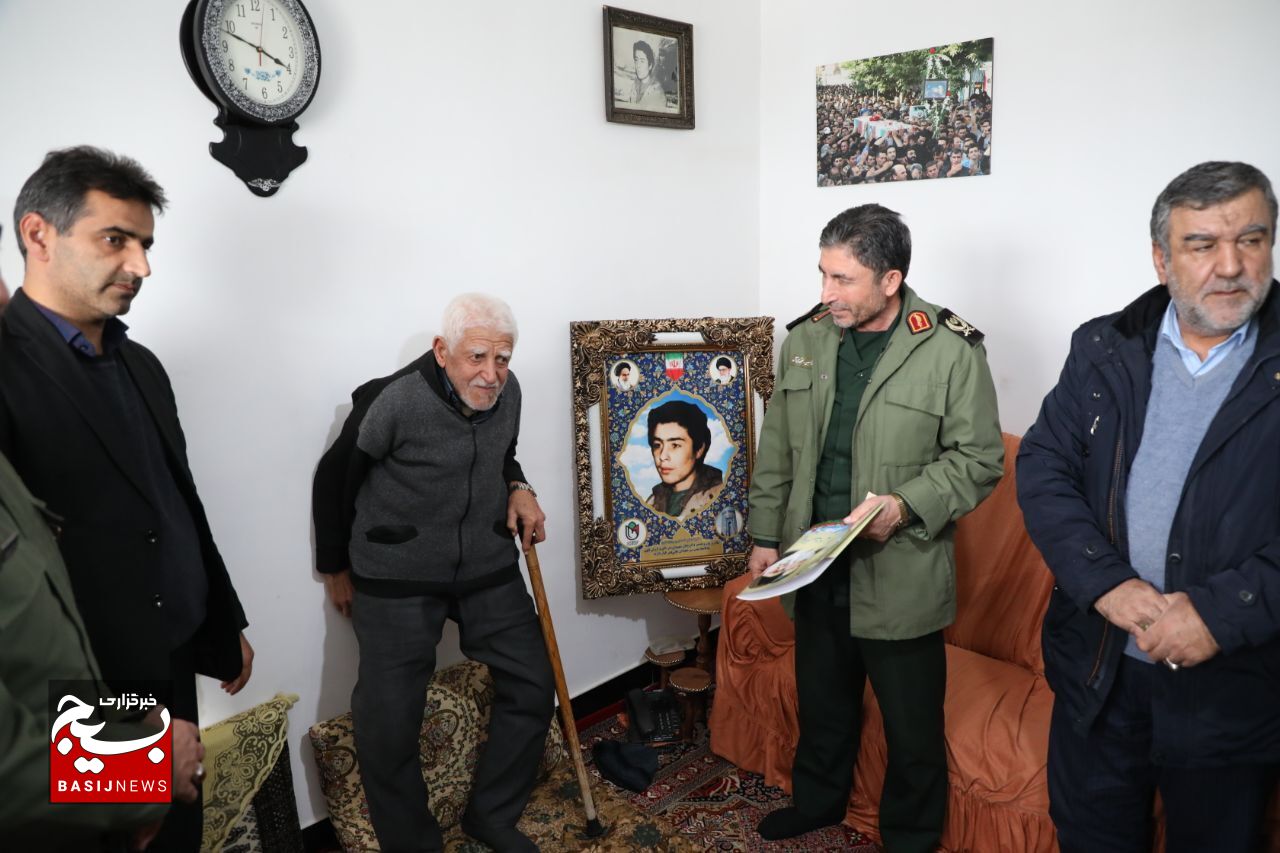 دیدار با پدر و مادر شهید سید ناصر ناصری دیدار با پدر و مادر شهید سید ناصر ناصری