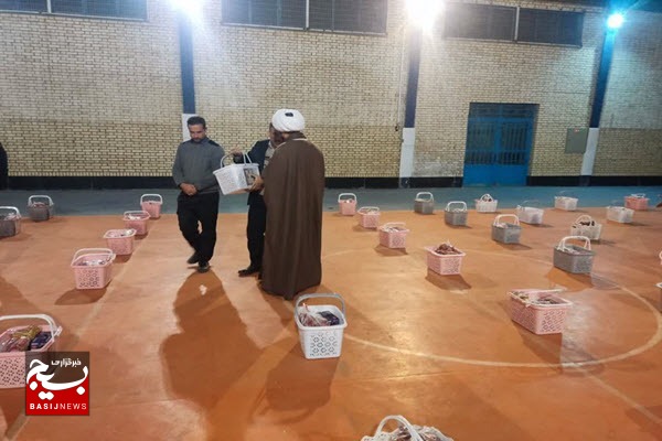 توزیع ۱۷۰ بسته معیشتی بین خانوادههای نیازمندان صالحآباد توزیع ۱۷۰ بسته معیشتی بین خانوادههای نیازمندان صالحآباد