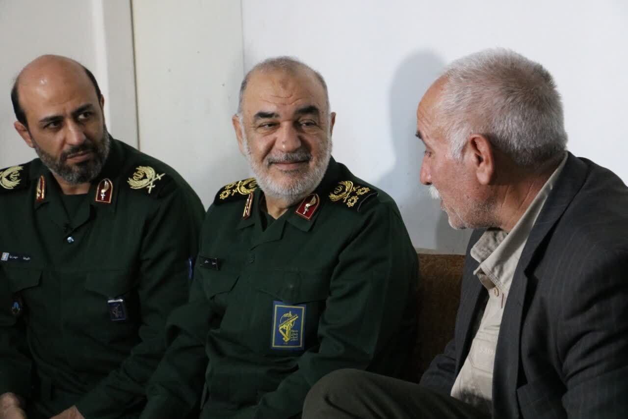 شهید عجمیان حقیقت اسلام و ایران را حفظ کرد/ صبر و استقامت خانواده های شهدا قوت قلب ماست شهید عجمیان حقیقت اسلام و ایران را حفظ کرد/ صبر و استقامت خانواده های شهدا قوت قلب ماست
