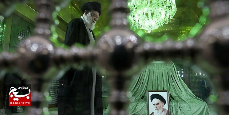 امام خامنهای صبح امروز در مرقد امام (ره) و گلزار شهدا حضور یافتند امام خامنهای صبح امروز در مرقد امام (ره) و گلزار شهدا حضور یافتند