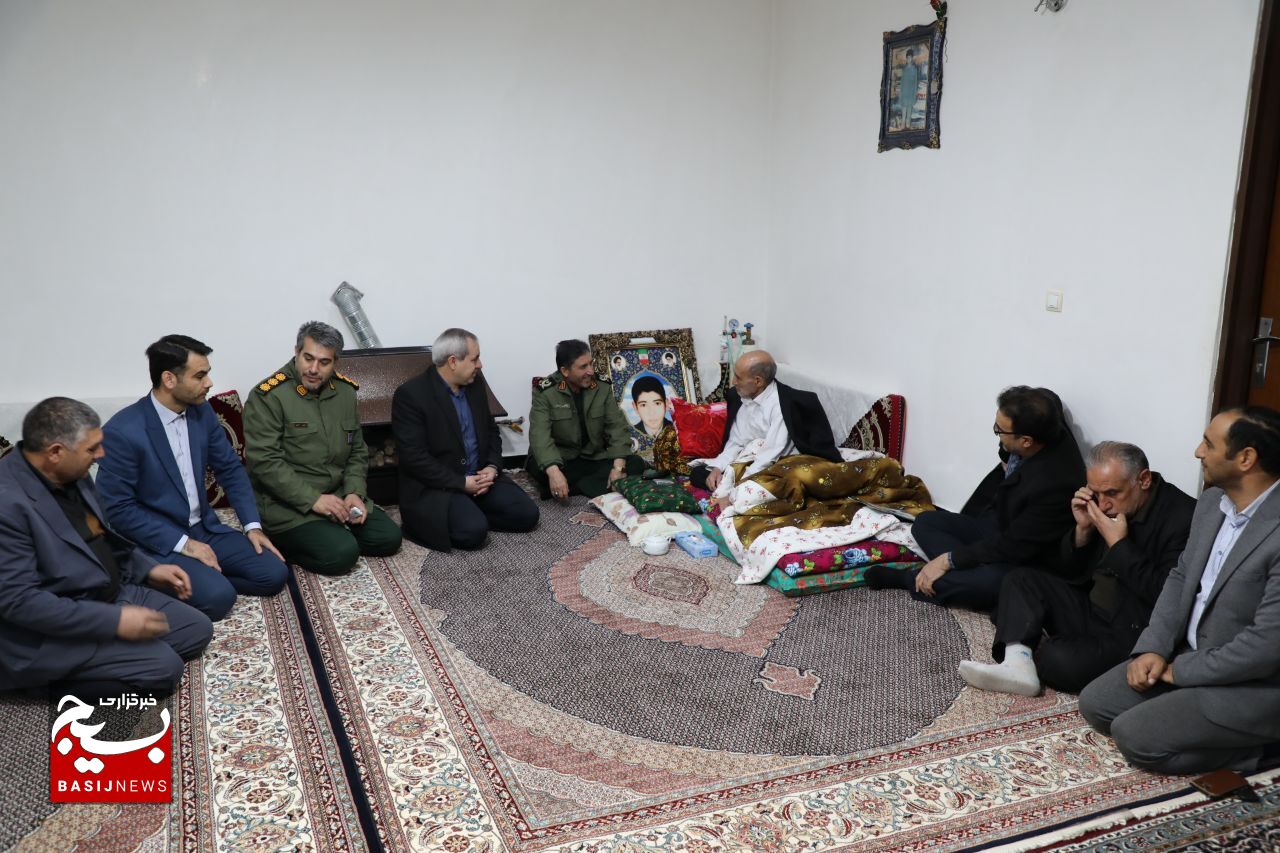 دیدار فرمانده سپاه استان اردبیل با پدر شهید اسدی جلودار