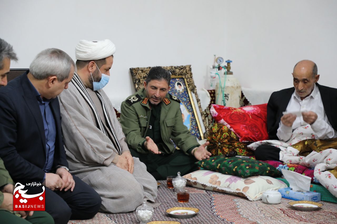 دیدار فرمانده سپاه استان اردبیل با پدر شهید اسدی جلودار