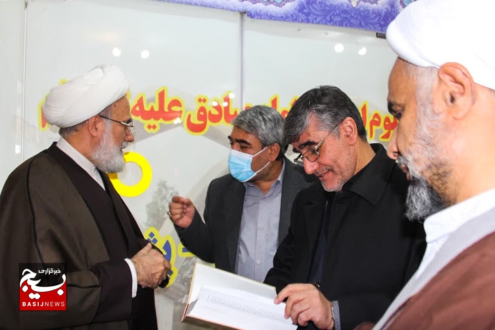 نشست هماندیشی رؤسای مراکز علمی در قم برگزار شد نشست هماندیشی رؤسای مراکز علمی در قم برگزار شد