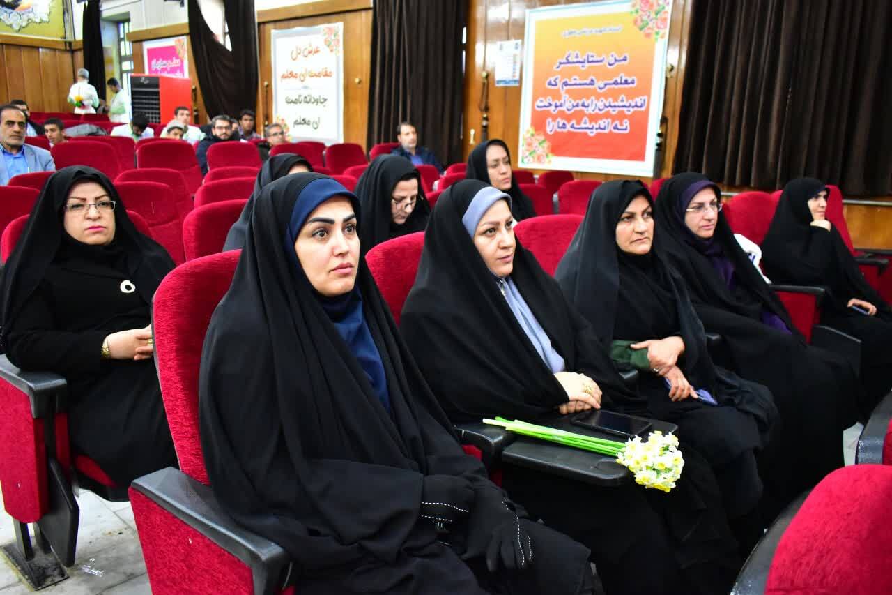 دهه فجر پایان سلطه بیگانگان و آغاز خودباوری ملت و اتکاء به قدرت الهی و مردم بود/ تجلیل از پدران شهدا در آموزش وپرورش کهگیلویه وبویراحمد