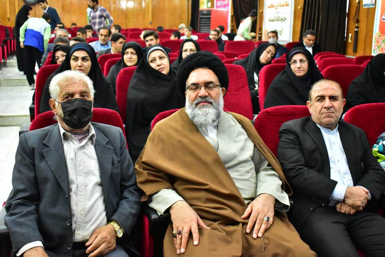 دهه فجر پایان سلطه بیگانگان و آغاز خودباوری ملت و اتکاء به قدرت الهی و مردم بود/ تجلیل از پدران شهدا در آموزش وپرورش کهگیلویه وبویراحمد