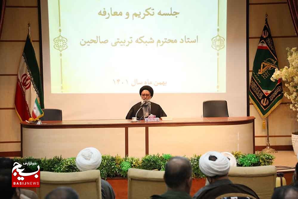 استاد شبکه تربیتی صالحین قم معارفه شد