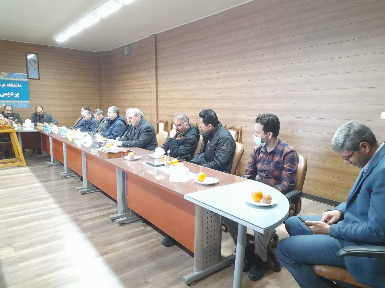 تربیت نسل انقلابی از اهداف بیانیه گام دوم انقلاب است تربیت نسل انقلابی از اهداف بیانیه گام دوم انقلاب است
