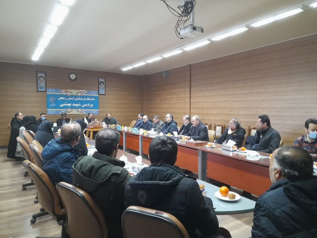 تربیت نسل انقلابی از اهداف بیانیه گام دوم انقلاب است تربیت نسل انقلابی از اهداف بیانیه گام دوم انقلاب است